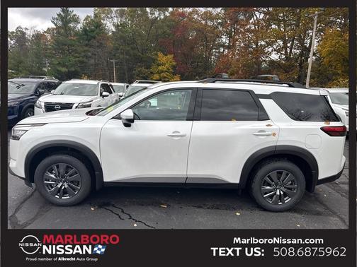 2025 Nissan Pathfinder SV