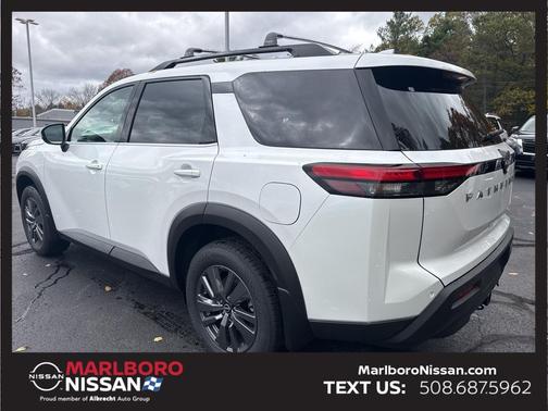 2025 Nissan Pathfinder SV