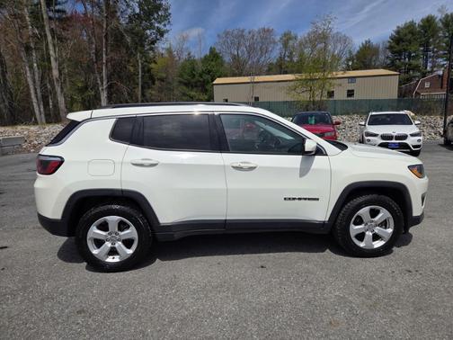 White 2019 Jeep Compass Latitude