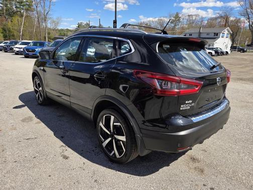 Magnetic Black 2020 Nissan Rogue Sport SL