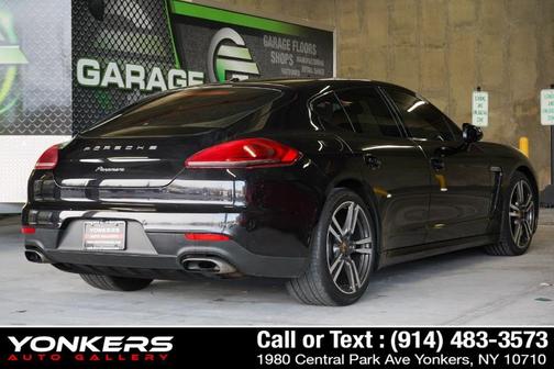 2016 Porsche Panamera 4 Edition