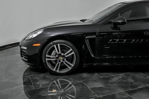 2016 Porsche Panamera 4 Edition