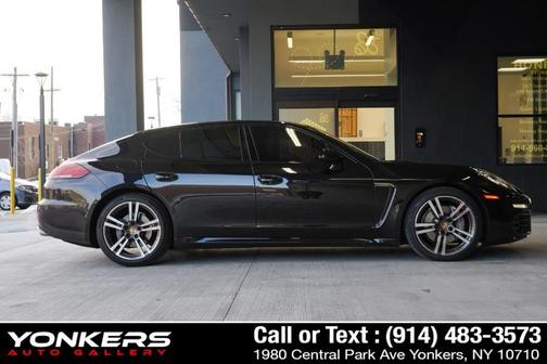 2016 Porsche Panamera 4 Edition