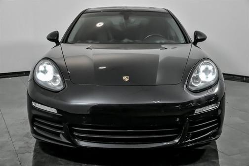 2016 Porsche Panamera 4 Edition