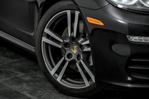 2016 Porsche Panamera 4 Edition
