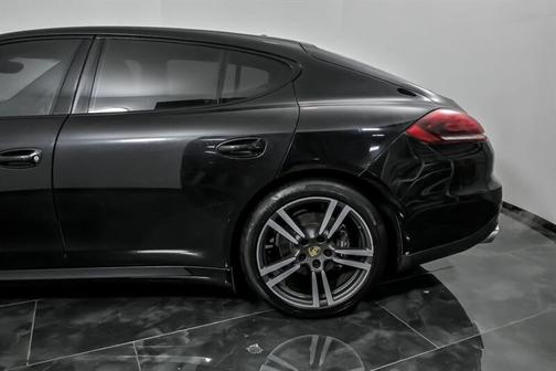 2016 Porsche Panamera 4 Edition
