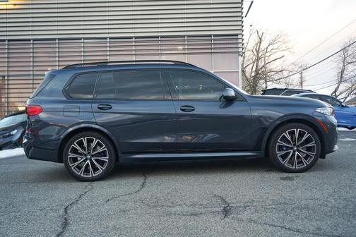 2022 BMW X7 M50i
