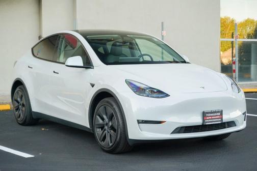 2025 Tesla Model Y Long Range Dual Motor All-Wheel Drive