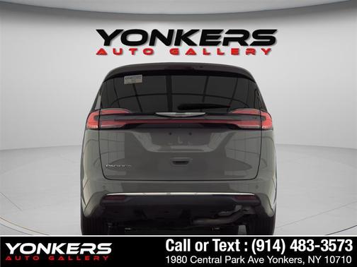 Ceramic Gray Clearcoat 2023 Chrysler Pacifica Touring L