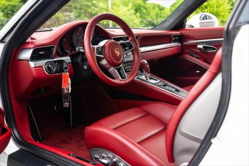 2019 Porsche 911 Carrera 4S