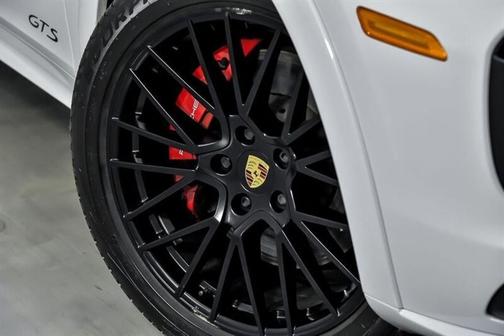 2022 Porsche Cayenne GTS