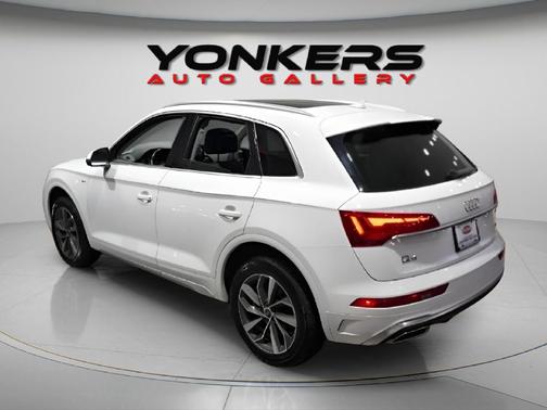 2022 Audi Q5 45 S line Premium Plus