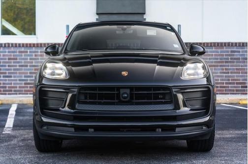 2023 Porsche Macan Base