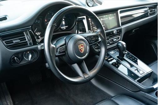 2023 Porsche Macan Base