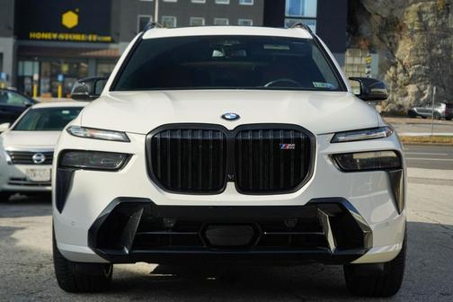 2024 BMW X7 M60i