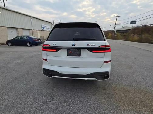 2024 BMW X7 M60i