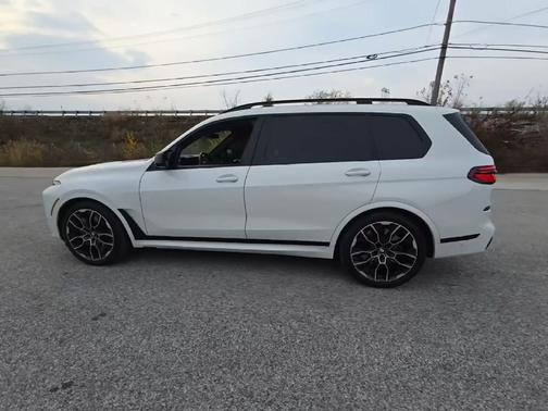2024 BMW X7 M60i