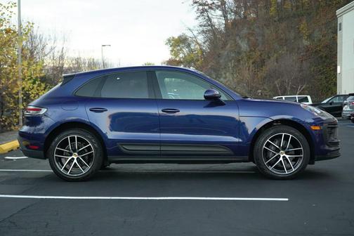 2022 Porsche Macan Base (PDK)