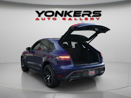 2022 Porsche Macan AWD