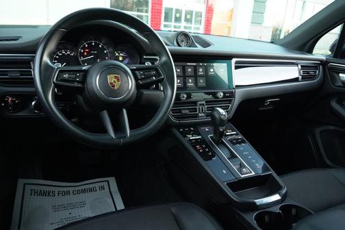 2022 Porsche Macan Base (PDK)
