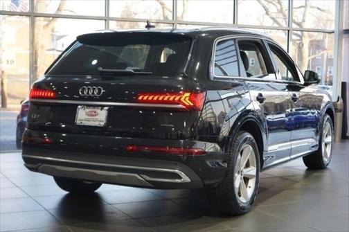 2024 Audi Q7 45 Premium Plus