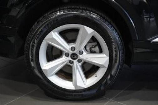 2024 Audi Q7 45 Premium Plus
