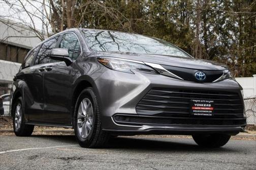 2023 Toyota Sienna LE