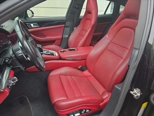 2018 Porsche Panamera 4