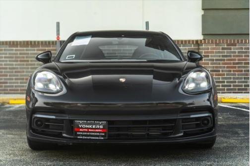 2018 Porsche Panamera 4