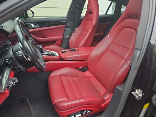 2018 Porsche Panamera 4