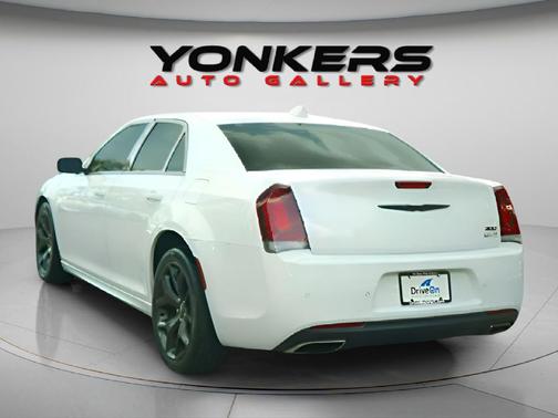 2021 Chrysler 300 Touring