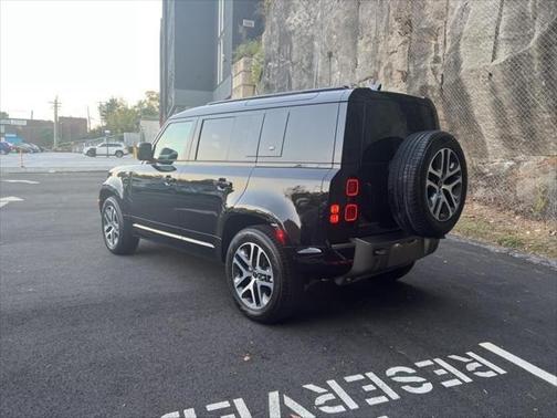 2022 Land Rover Defender 110 X-Dynamic HSE