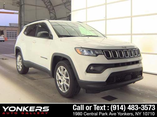 Bright White Clearcoat 2023 Jeep Compass Latitude Lux