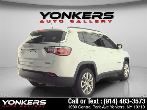 Bright White Clearcoat 2023 Jeep Compass Latitude Lux