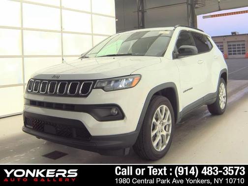Bright White Clearcoat 2023 Jeep Compass Latitude Lux
