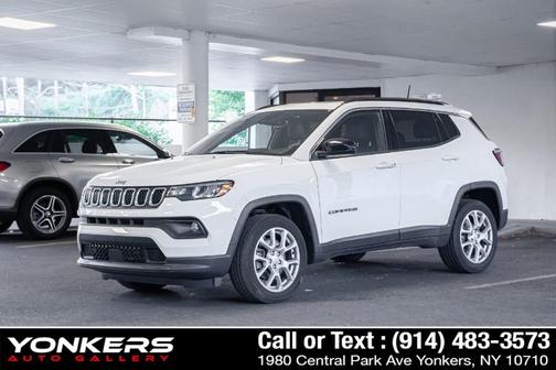 Bright White Clearcoat 2023 Jeep Compass Latitude Lux