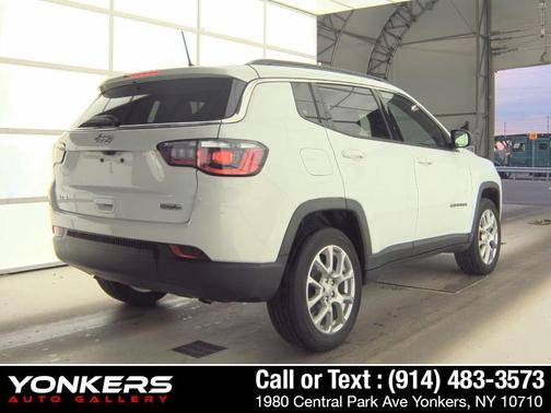 Bright White Clearcoat 2023 Jeep Compass Latitude Lux