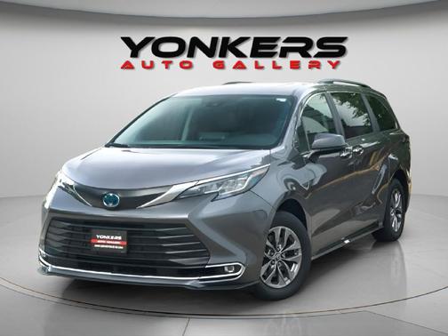 2022 Toyota Sienna XLE