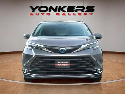 2022 Toyota Sienna XLE