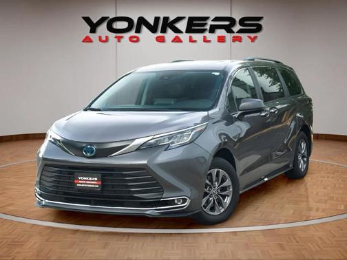 2022 Toyota Sienna XLE