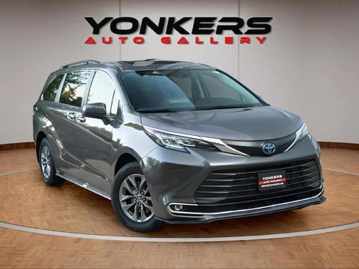 2022 Toyota Sienna XLE