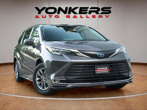 2022 Toyota Sienna XLE