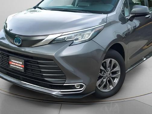 2022 Toyota Sienna XLE