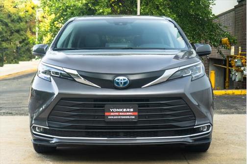 2022 Toyota Sienna XLE 7 Passenger