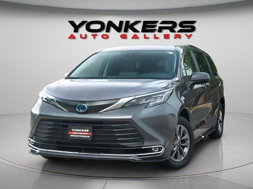 2022 Toyota Sienna XLE