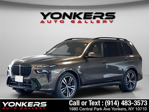 Manhattan Green Metallic 2023 BMW X7 xDrive40i