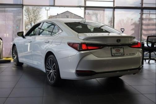 2023 Lexus ES 250 Base