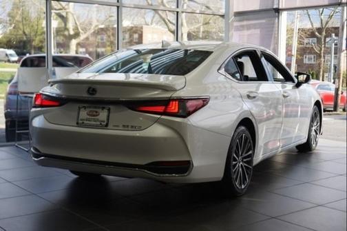 2023 Lexus ES 250 Base