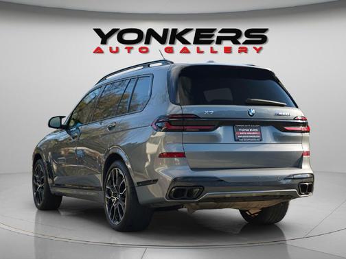 2024 BMW X7 M60i