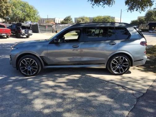2024 BMW X7 M60i
